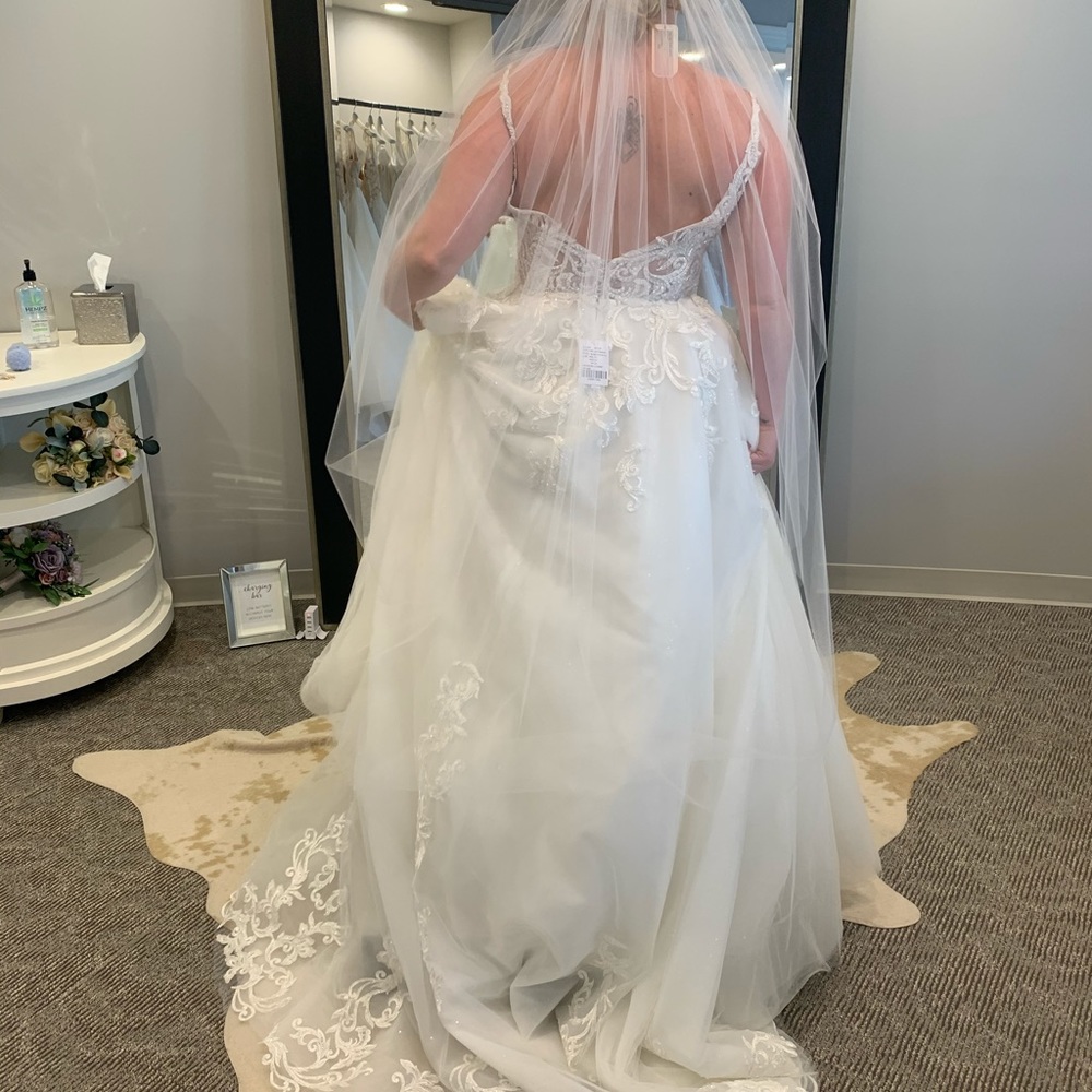 Martina Liana 984 Wedding Gown - Picture 3 of 7